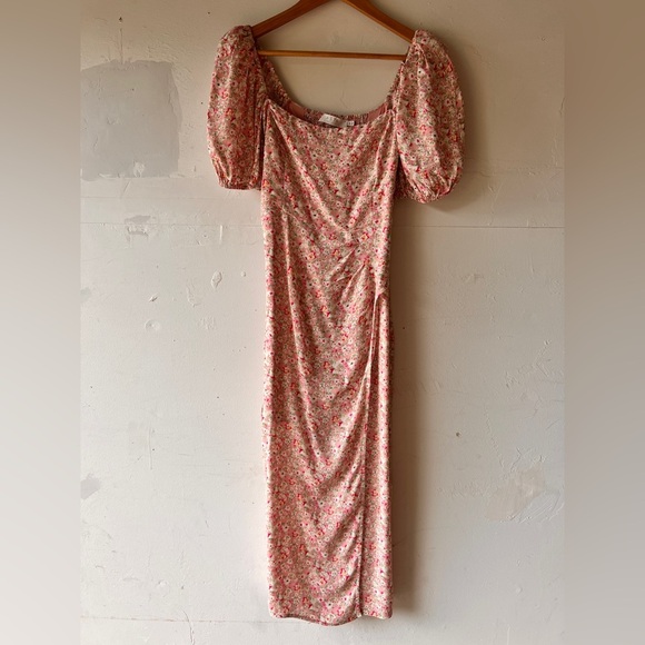 Astr Pink Floral Midi Dress with Puff Sleeves - Picture 4 of 9